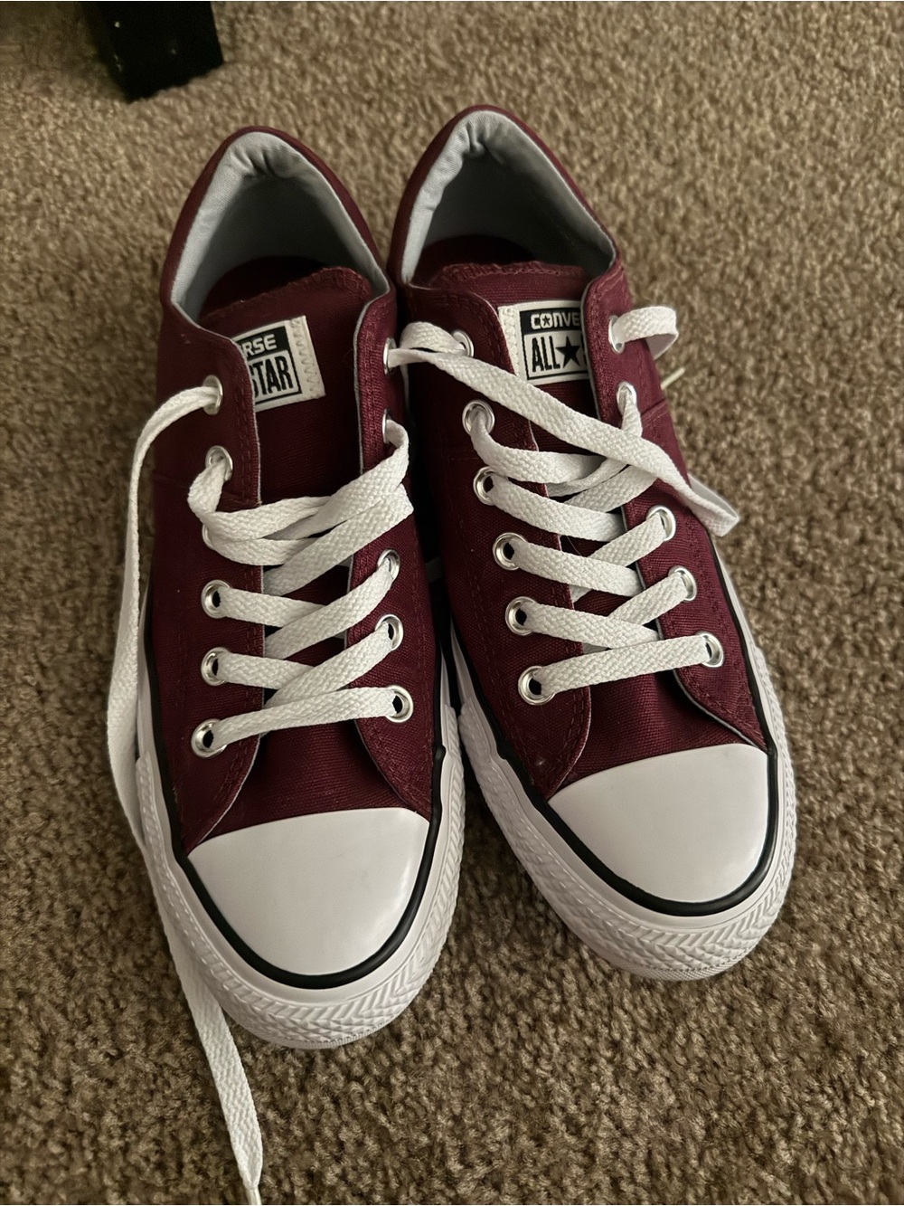 Women’s Maroon Converse 🤍